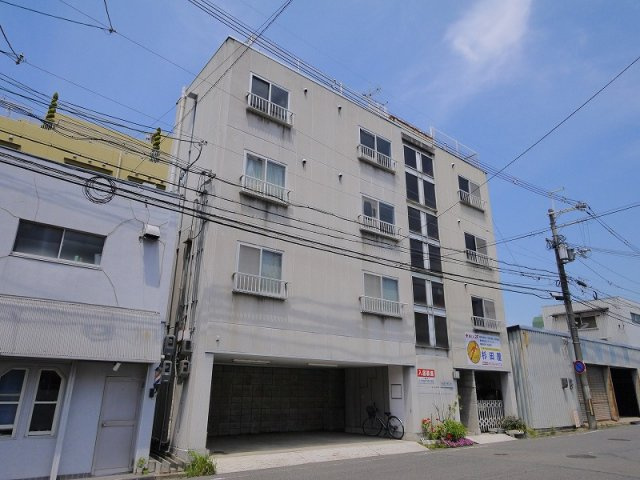 ライフプラスワンの外観