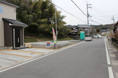 【前面道路含む現地写真】 | 大津市真野谷口町新築戸建 | 前面道路別方向から
