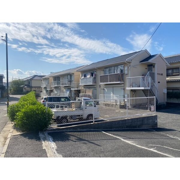 ナイティ池尻の駐車場