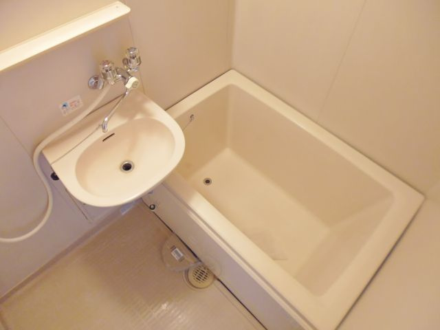 シャトル永井の浴室