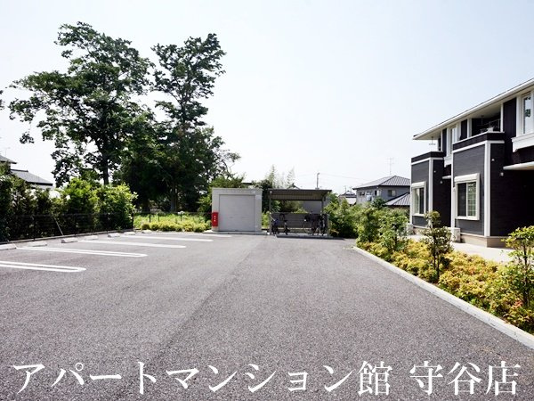 ウィステリアⅡの駐車場