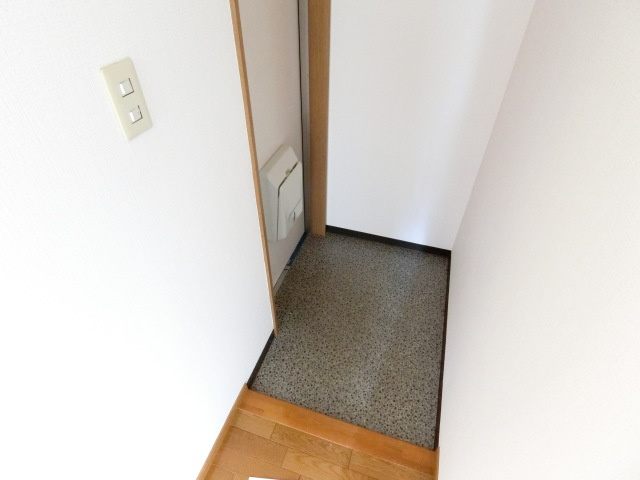 こうえいハイツの玄関