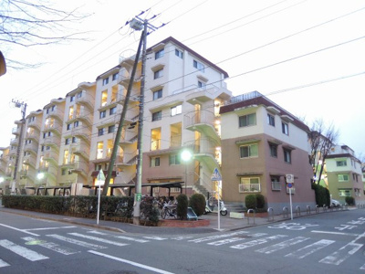 【外観】 | グリーンコーポ大倉山Ｃ棟 | 1階住居のため階下の心配もなくベビーカーの出し入れもとてもしやすいです♪