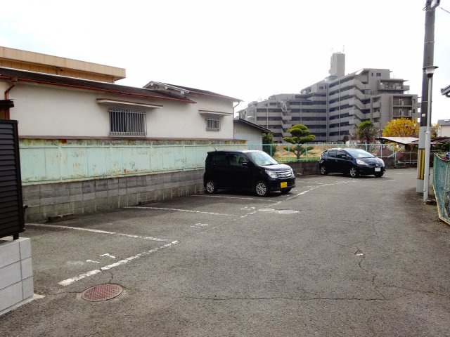 グリーンハイツ山中の駐車場