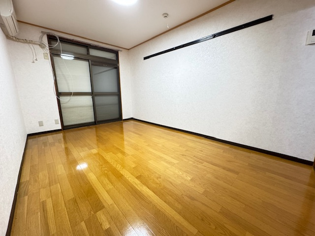 グリーンハイツ山中の洋室