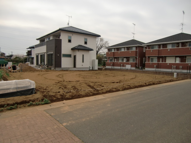 鴻巣市すみれ野の売地の前面道路含む現地写真