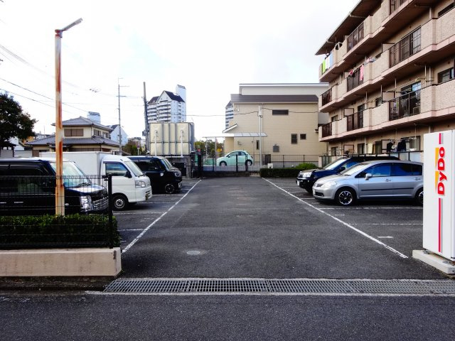 エミネンス立矢の駐車場