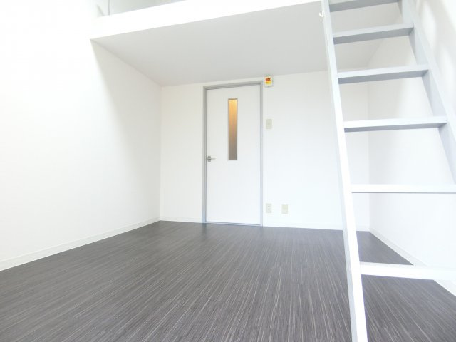 フォンタル西板持Ａ棟の洋室