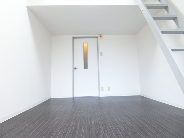 フォンタル西板持Ａ棟の居間・リビング