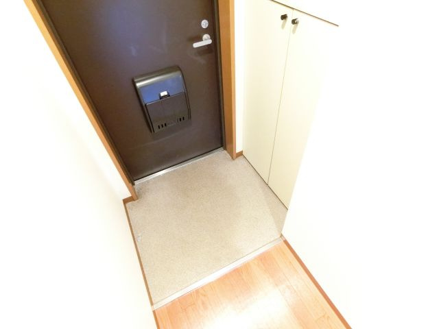 ホワイトロートスの玄関