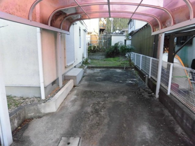 【駐車場】 | 大津市緑町18-3 戸建て | 駐車スペース、カーポートつき