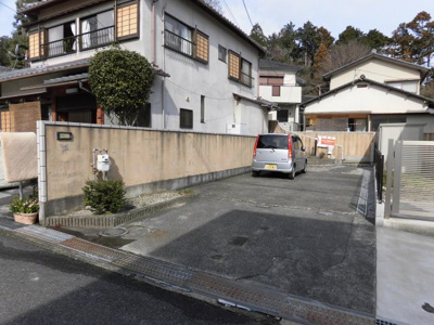 【駐車場】 | 大津市滋賀里一丁目6-8 戸建て | 駐車スペース（約4.6×約15ｍ）より