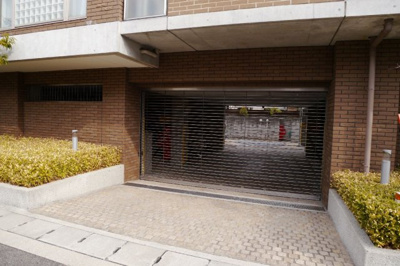 【駐車場】 | ウィルグランデ甲子園 | シャッター付き駐車場