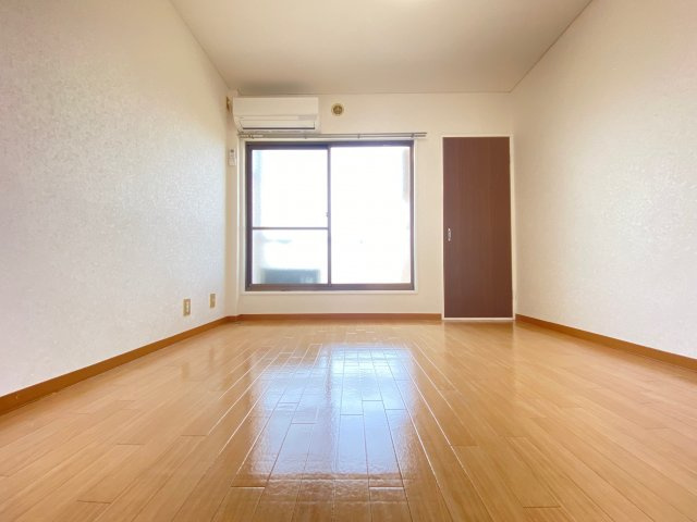 ロイヤルハイツ川西の寝室