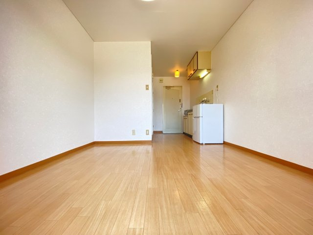 ロイヤルハイツ川西の居間・リビング
