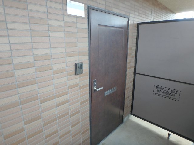 メゾン桐ヶ丘の玄関