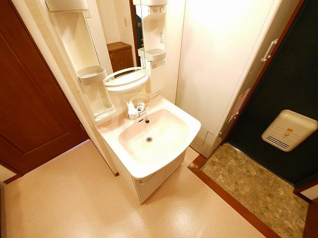 メゾンK’sの洗面所|脱衣スペースもあります