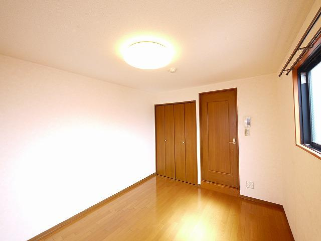 メゾンK’sの洋室|落ち着いた色調の洋室です