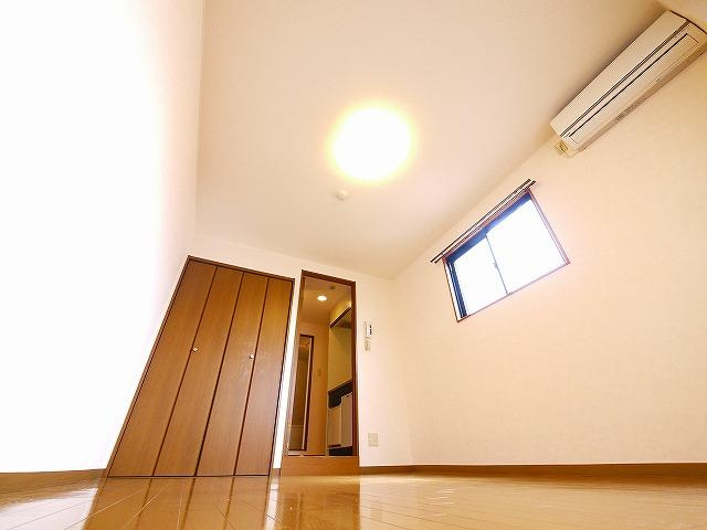 メゾンK’sの洋室|ゆったりした洋室です