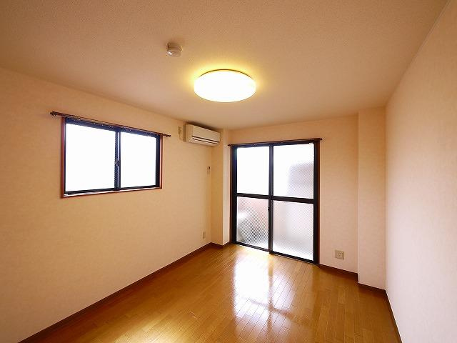 メゾンK’sの洋室|コンパクトで使いやすい洋室です