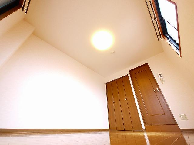 メゾンK’sの居間・リビング|こちらのリビングで趣味の時間をお楽しみください