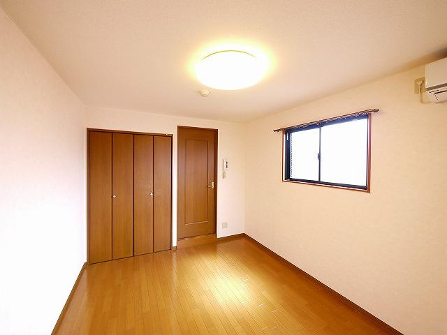 メゾンK’sの寝室|落ち着いた色調の寝室です