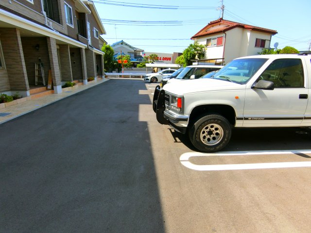 エストレーラの駐車場
