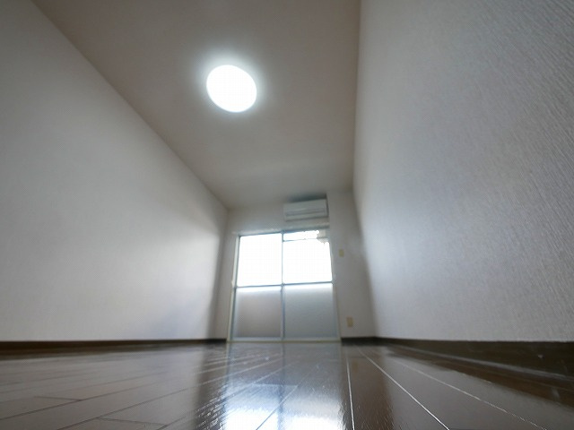 新大マンションの洋室