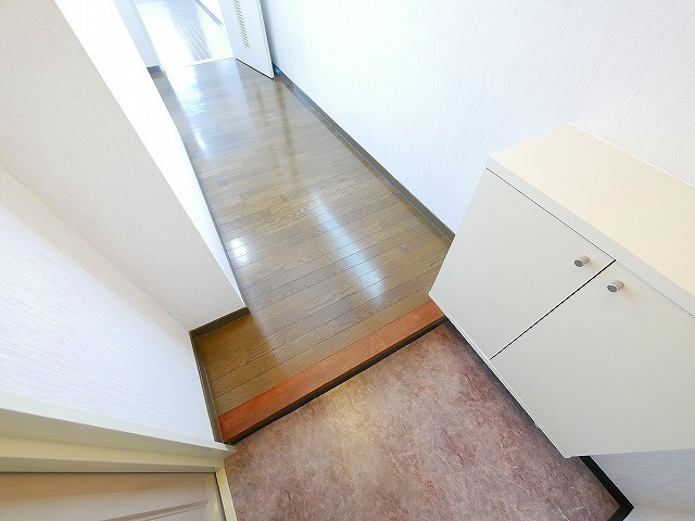 新大マンションの玄関