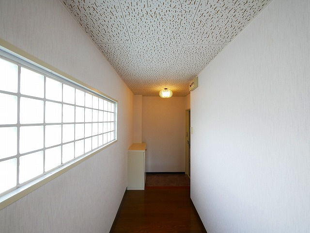 新大マンションの玄関