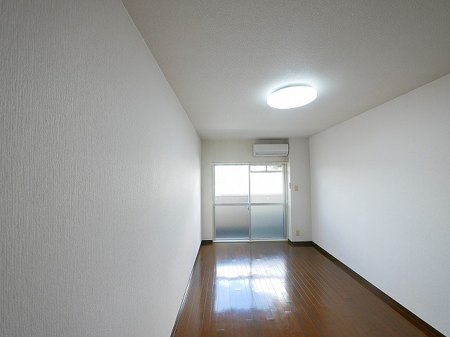 新大マンションの居間・リビング