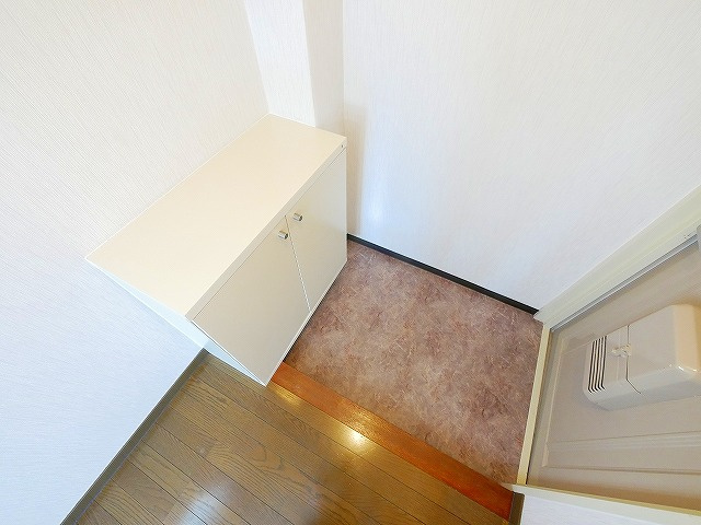 新大マンションの玄関