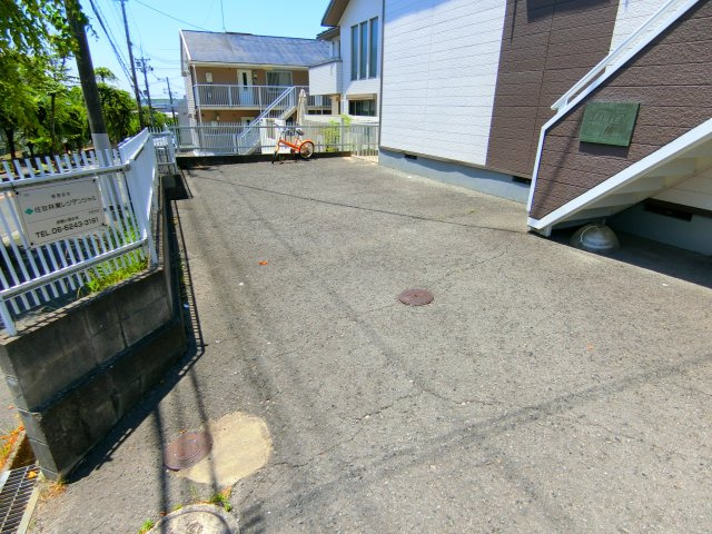 エステートピア楡の駐車場