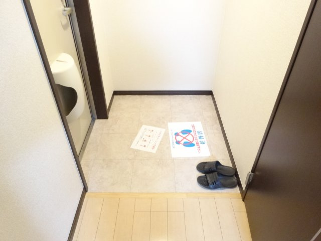 フローラ河内長野の玄関