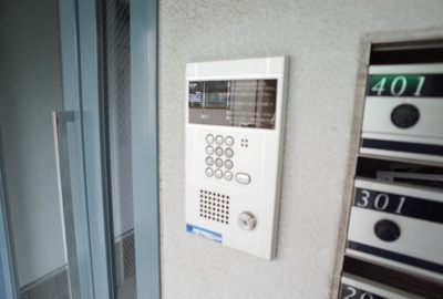 【エントランス】 | ヤングリーブス岡本