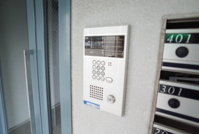 【エントランス】 | ヤングリーブス岡本