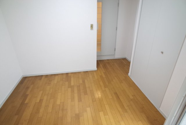 【寝室】 | ヤングリーブス岡本