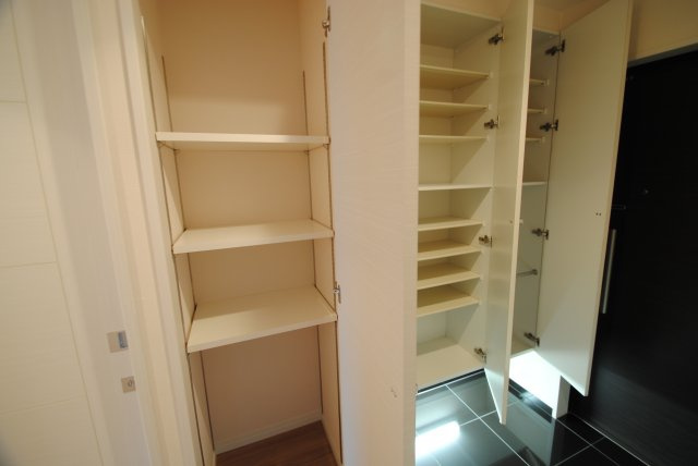 久留米市諏訪野町の賃貸マンションの収納