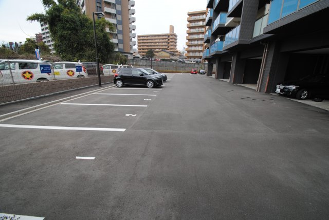 久留米市諏訪野町の賃貸マンションの駐車場