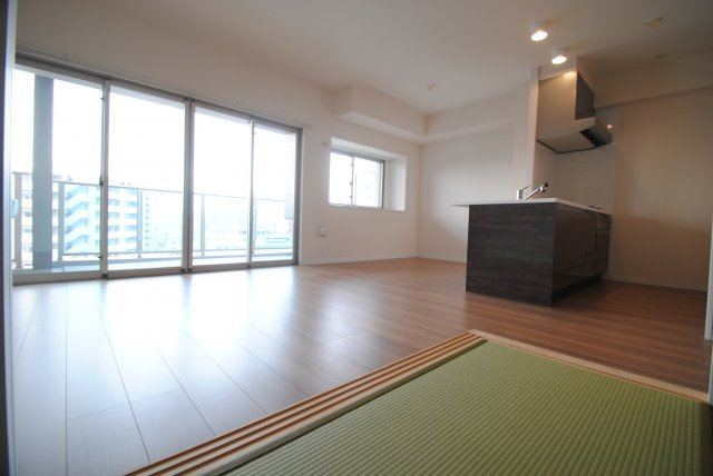 久留米市諏訪野町の賃貸マンションの居間・リビング