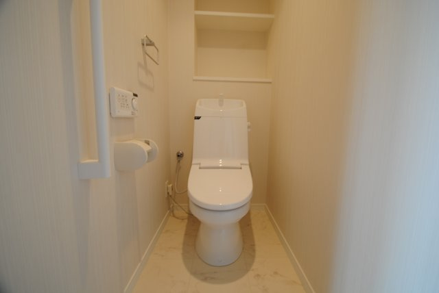 久留米市諏訪野町の賃貸マンションのトイレ