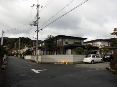 【外観】 | 大津市日吉台４丁目33-2 中古戸建 | 建物外観別角度、角地の状況を確認いただけます