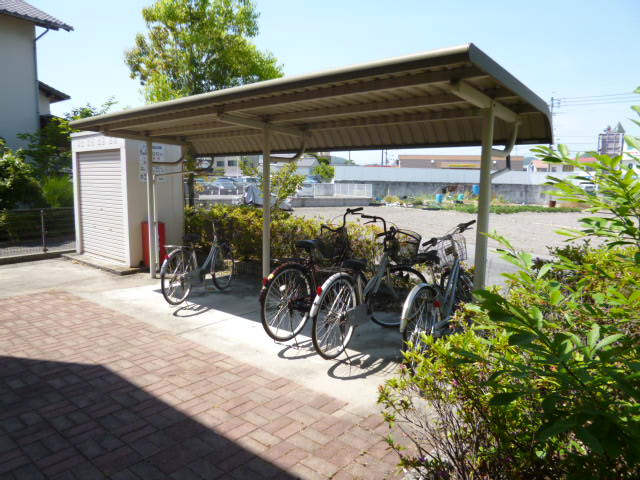 総社市溝口のアパートのその他共用部分|自転車置き場