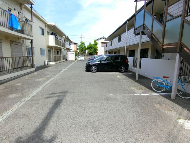 マンションサンライズ弐番館の駐車場