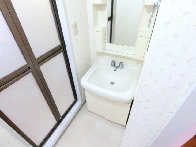 メゾンハートの独立洗面台|同物件別部屋
