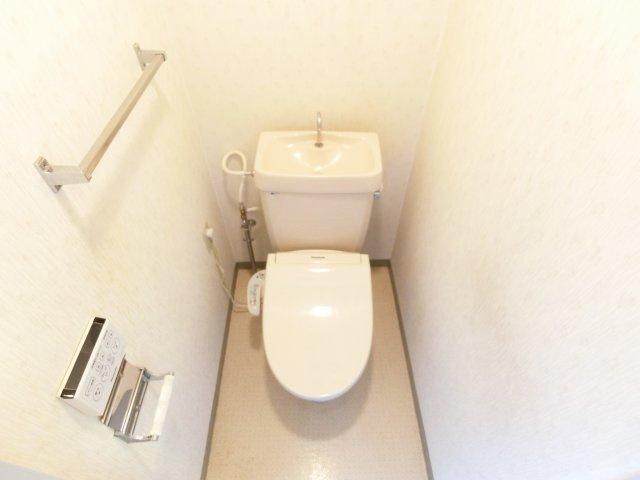 メゾンハートのトイレ|同物件別部屋
