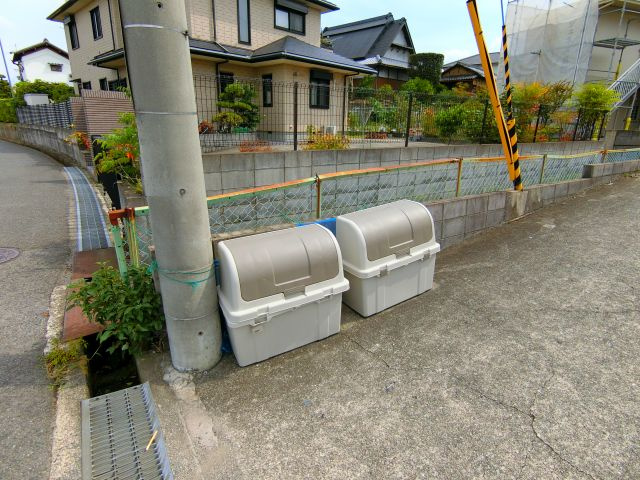 リヴァーサイド金剛の周辺