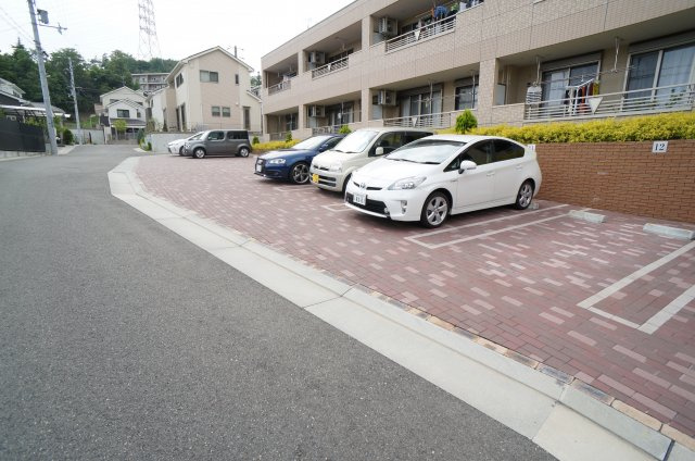 パルテール（中筋山手）の駐車場|敷地内駐車場