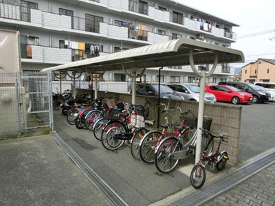 【駐車場】 | ヴィラ赤とんぼ | 車をお持ちの方に嬉しい駐車場付きの物件です