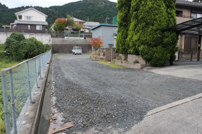 【外観】 | 大津市坂本五丁目　倉庫付物件 | 専用通路部分、暗渠付近から